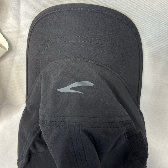 Brooks black adjustable weather resistant Propel Hat - Picture 8 of 9